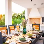 Scvola Elementare Istria - Heated Pool, Private Cinema & Ev Connector