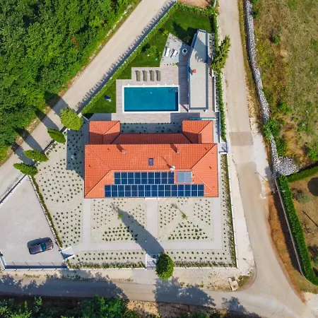 Luxury & Unique Scvola Elementare Modrusani