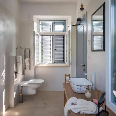 Luxury & Unique Scvola Elementare Modrusani