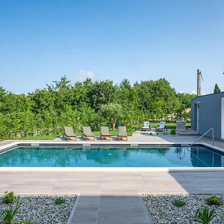 Villa Scvola Elementare Istria - Heated Pool, Private Cinema & Ev Connector Modrusani