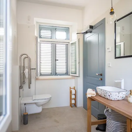 Scvola Elementare Istria - Heated Pool, Private Cinema & Ev Connector Villa *