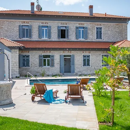Scvola Elementare Istria - Heated Pool, Private Cinema & Ev Connector Villa *