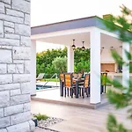 Villa Scvola Elementare Istria - Luxury Designer With Heated Pool, Private Cinema & Ev Connector