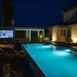 Scvola Elementare Istria - Luxury Designer With Heated Pool, Private Cinema & Ev Connector Modrusani