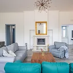 Scvola Elementare Istria - Luxury Designer With Heated Pool, Private Cinema & Ev Connector * Modrusani