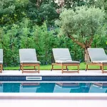 Scvola Elementare Istria - Luxury Designer With Heated Pool, Private Cinema & Ev Connector Villa *
