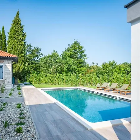 Luxury & Unique Scvola Elementare Modrušani