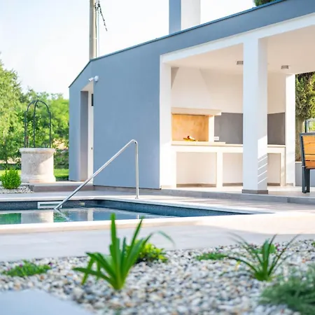 Luxury & Unique Scvola Elementare * Modrušani