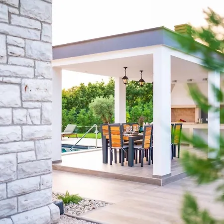 Vila Luxury & Unique Scvola Elementare