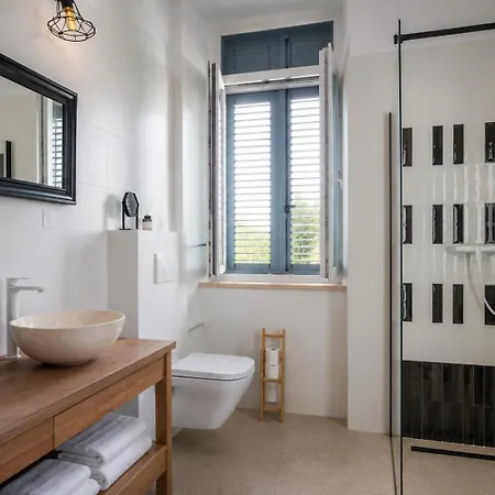 Villa Scvola Elementare Istria - Heated Pool, Private Cinema & Ev Connector Modrušani