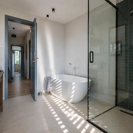 Scvola Elementare Istria - Heated Pool, Private Cinema & Ev Connector 빌라