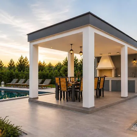 빌라 Scvola Elementare Istria - Heated Pool, Private Cinema & Ev Connector Modrušani