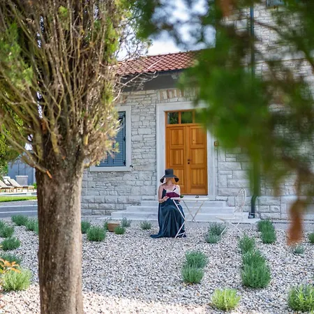 Scvola Elementare Istria - Heated Pool, Private Cinema & Ev Connector