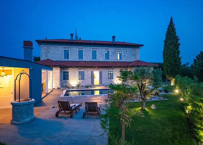 Vila Luxury & Unique Scvola Elementare Modrusani