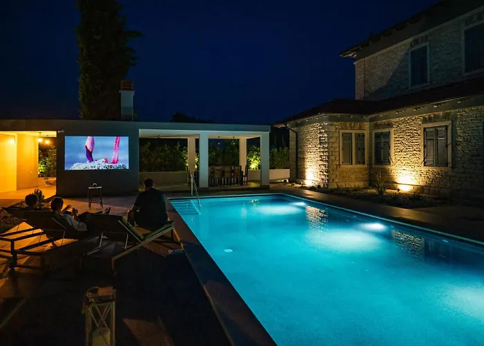 Luxury & Unique Scvola Elementare Modrusani